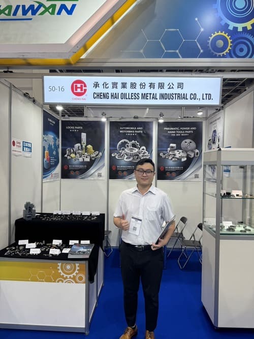 Attend Osaka Manufacturing World Exhibition.